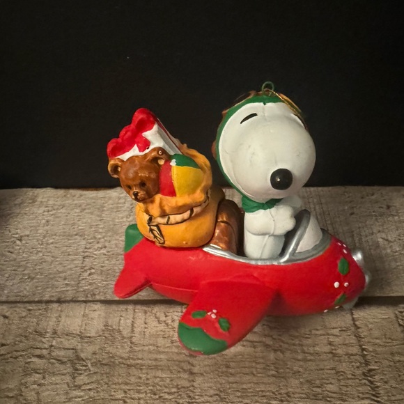 Vintage Kurt Adler Snoopy Christmas Ornament Flying Ace Delivering Presents - Picture 1 of 6